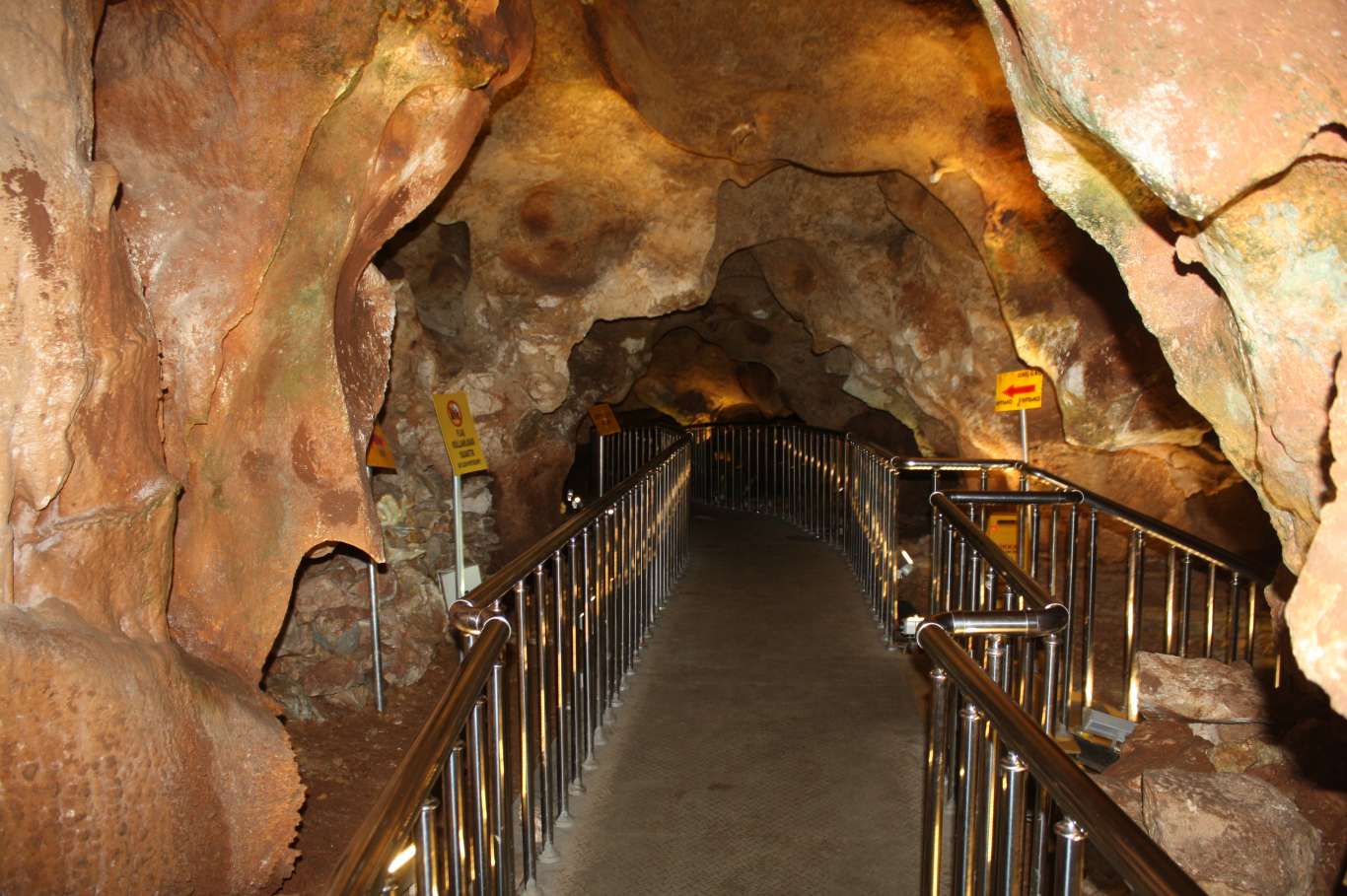 Salgın dolayısıyla ziyarete kapatılan Taşkuyu Mağarası açıldı